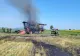 Combină agricolă cuprinsă de flăcări pe un câmp din judeţul Braşov