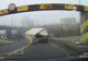 VIDEO Accident inedit! Limitatorul de înălțime, bată-l vina...