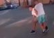 VIDEO Elevi de 12 şi 13 ani filmaţi în timp ce se băteau în curtea şcolii!