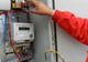 Atenție la contractele pe care le semnați! Operator de furnizare a energiei electrice amendat de OPC cu 20.000 de lei!