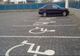 Amenzi de aproape 13.000 de lei pentru șoferii care parchează pe locurile destinate persoanelor cu handicap