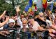 CĂLIN GEORGESCU, BAIE DE MULȚIME LA POLIȚIE: ”ROMÂNII TREBUIE SĂ-ȘI REVENDICE SUVERANITATEA, SĂ NU MAI PERMITĂ INTERVENȚII STRĂINE”